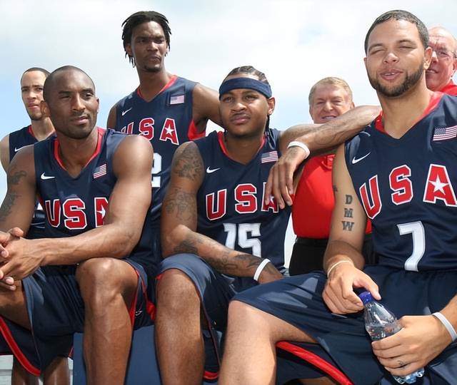 爱游戏官方入口-浓眉哥在日本队比赛中出色防守，最后时刻胜出引发热议！-爱游戏官方入口